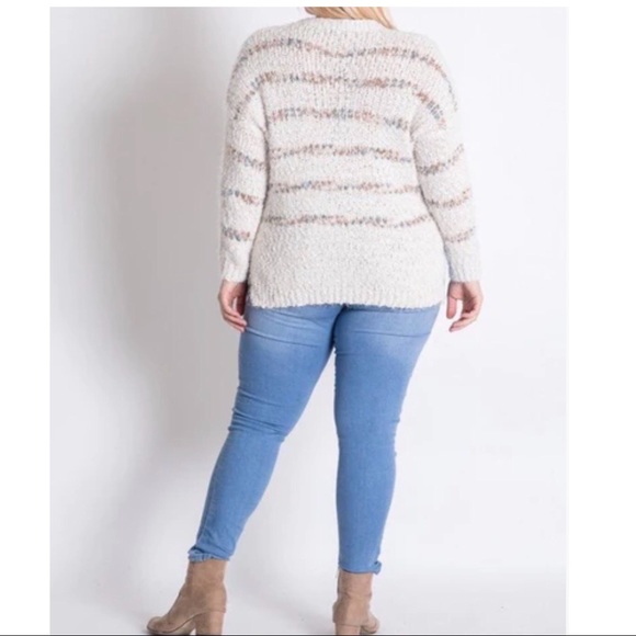 DAVI & DANI PLUS SIZE STRIPED SIDE SLIT SWEATER.SIZE 3 XL - Picture 2 of 10